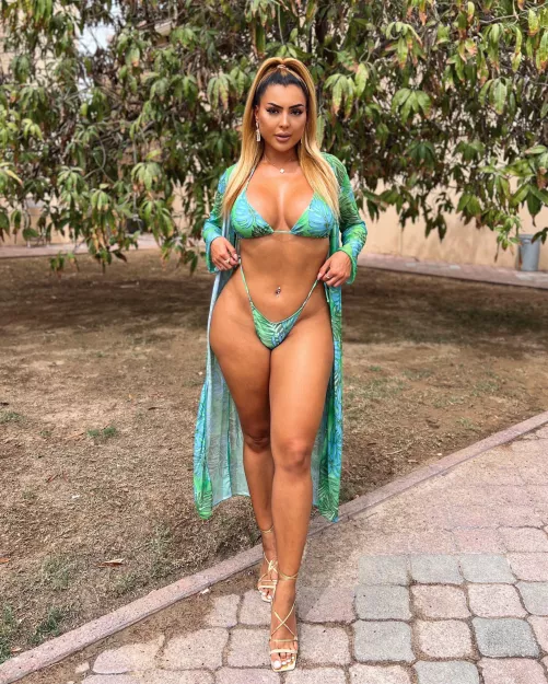 6[f]t but I’ll still wear heels