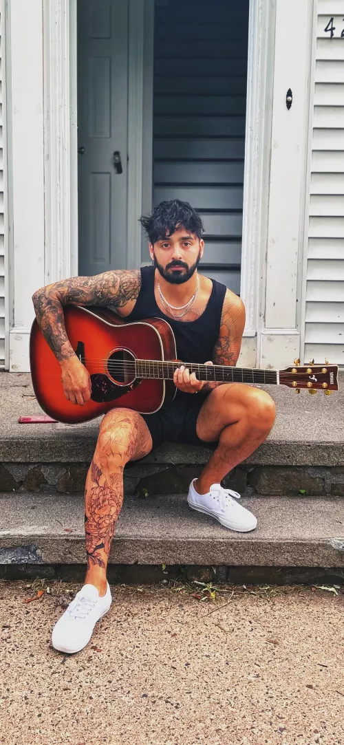 A lil SFW pic to the kinky and curious