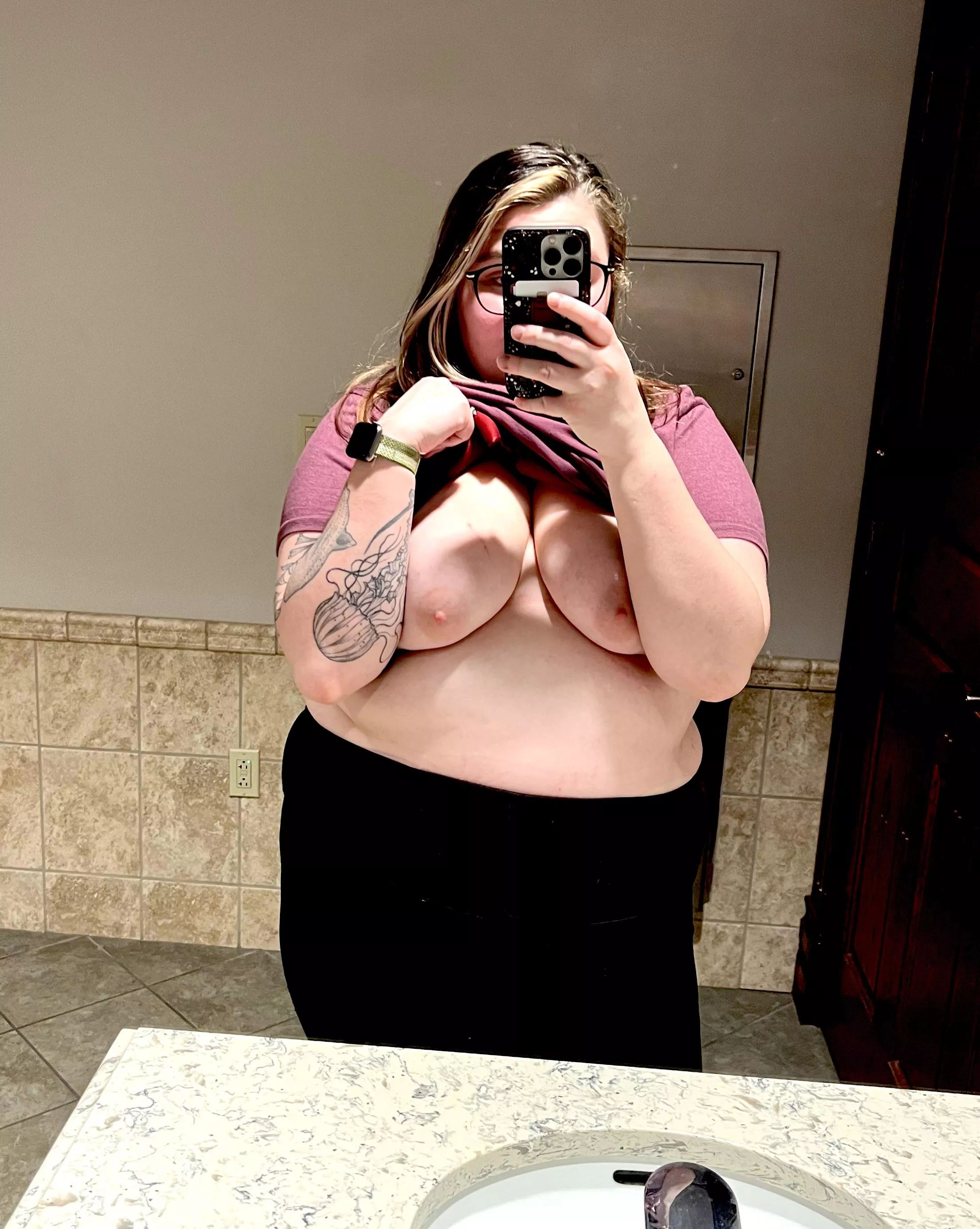 Couple drinks in at the bar and I’m feeling like I need to be bent over in the bathroom 😉😉