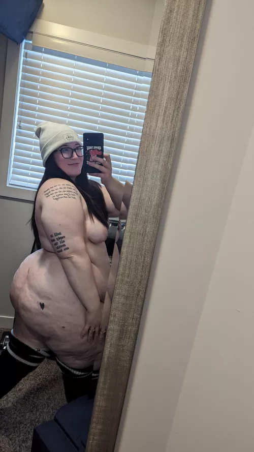 Cute belly and fat ass