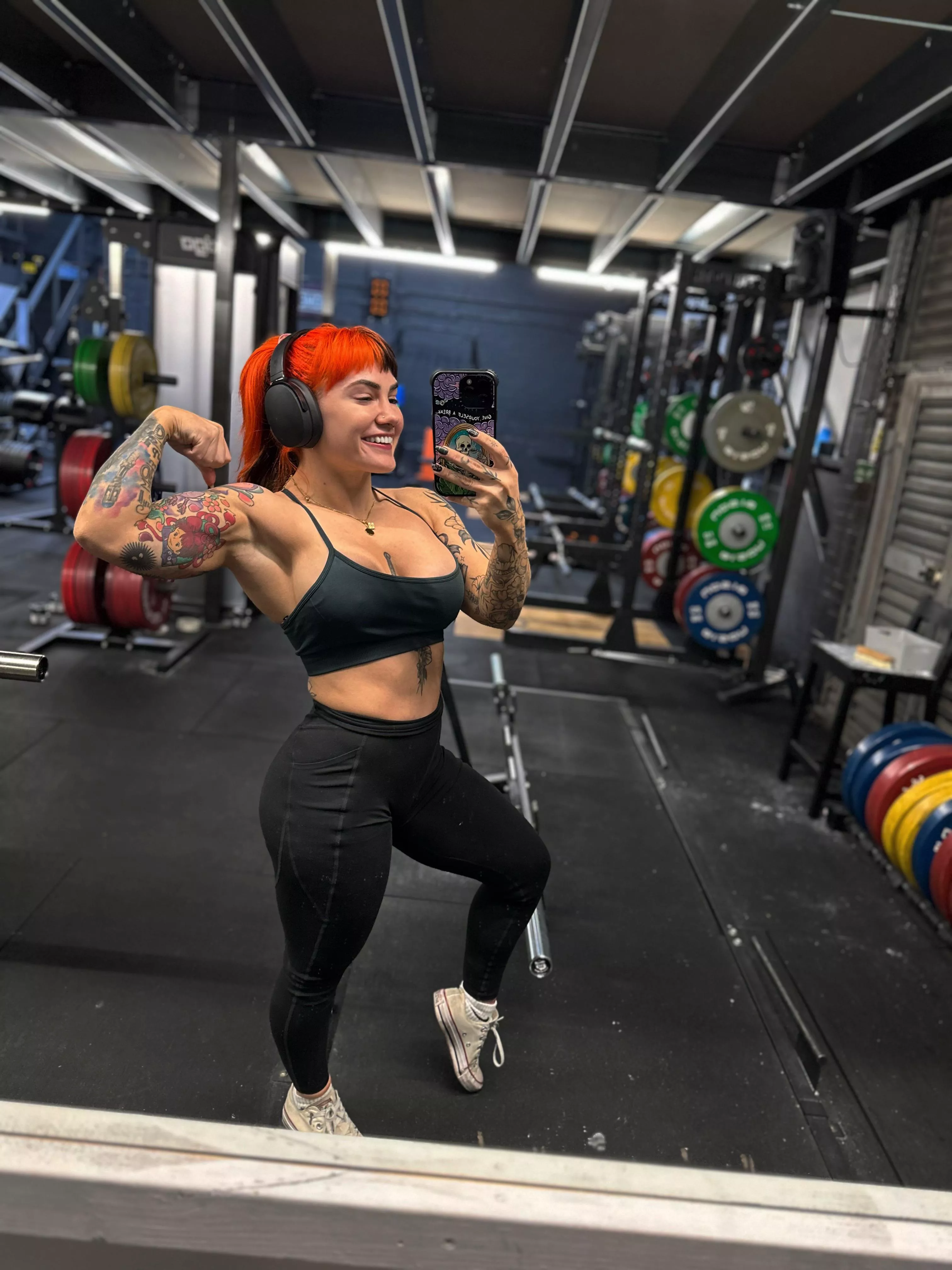 Goth girls that lift 😈💪🏻