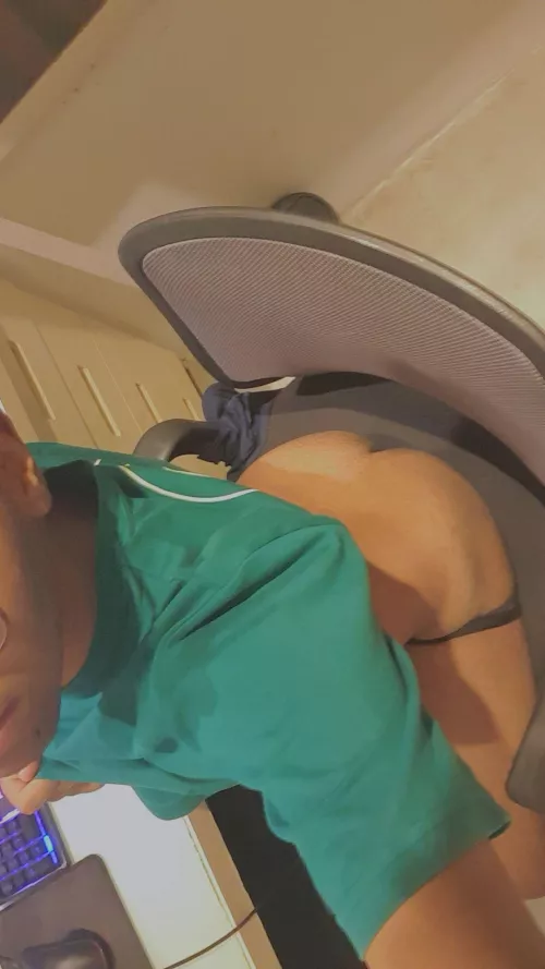 I need a big boy to be my new chair🥺