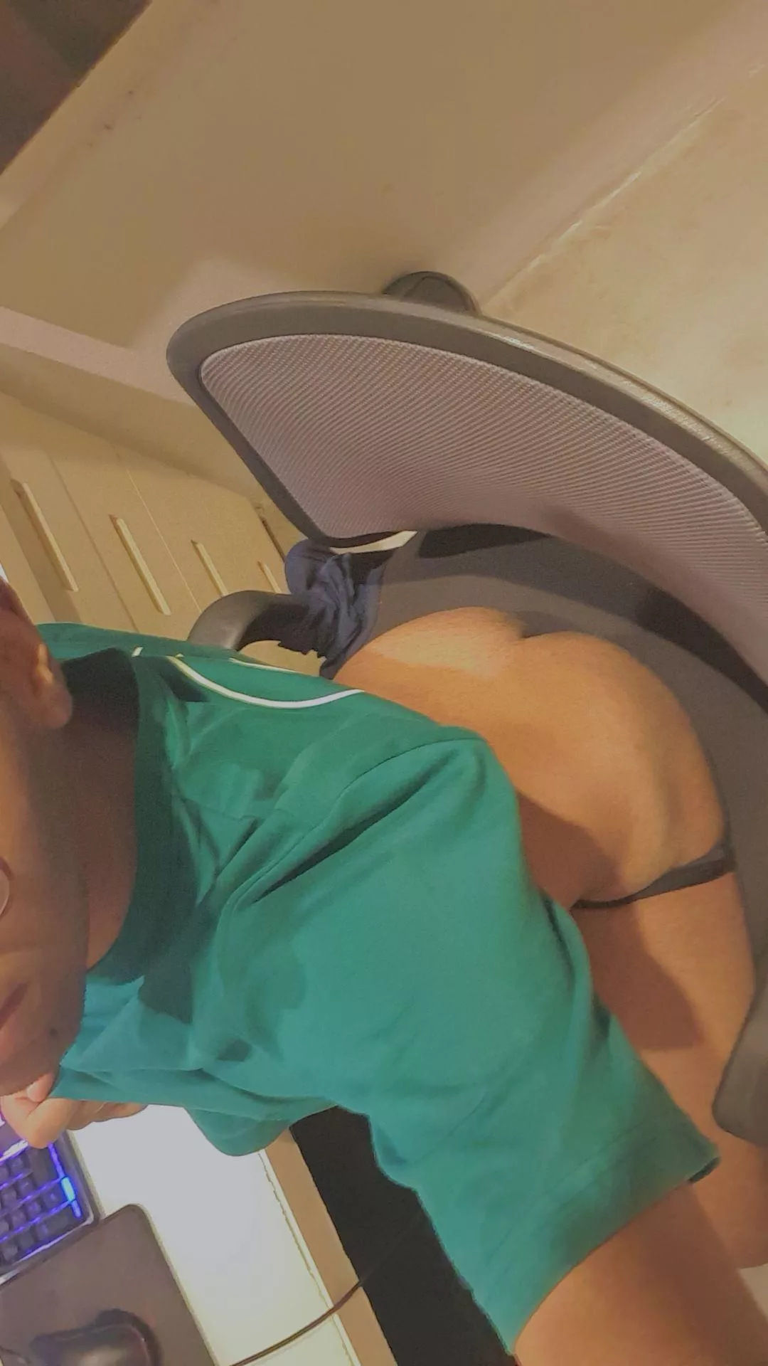 I need a big boy to be my new chair🥺