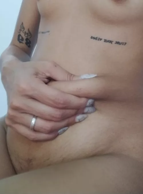 I wanted to wear my favorite skirt. But it doesn't fit me anymore