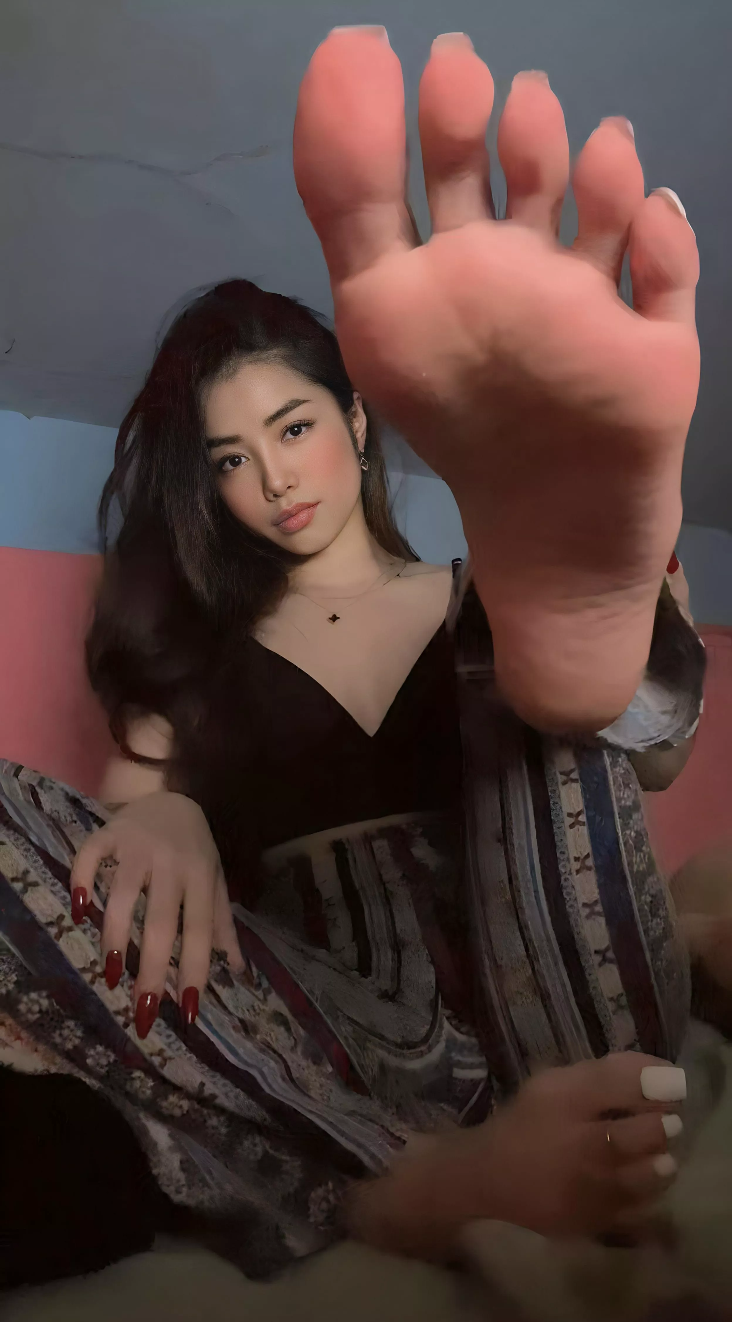 If you're not on your knees for my feet, you're doing something wrong 😏