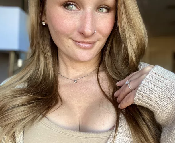 Just your average milf nextdoor. 41/f