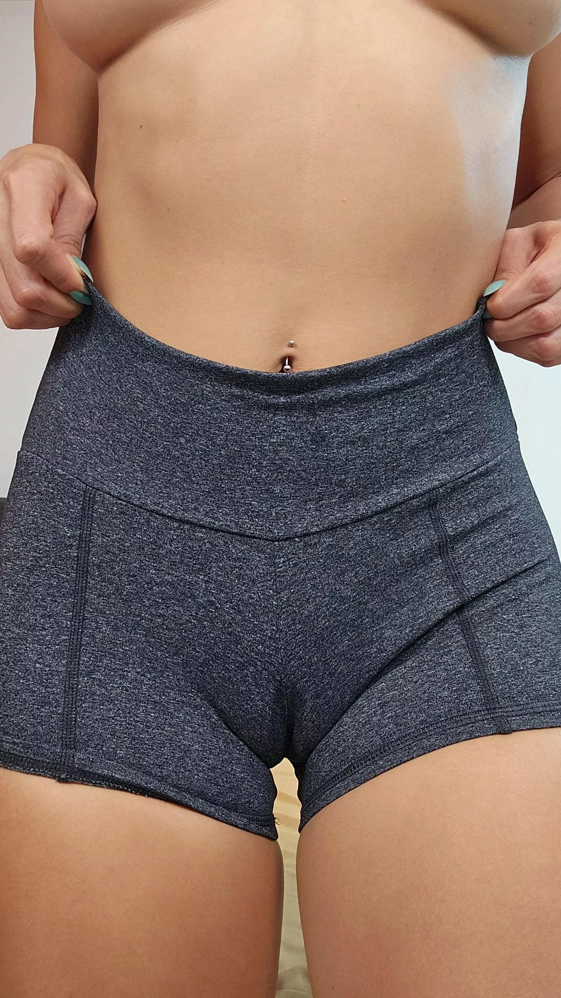 Loving flashing my cameltoe to strangers