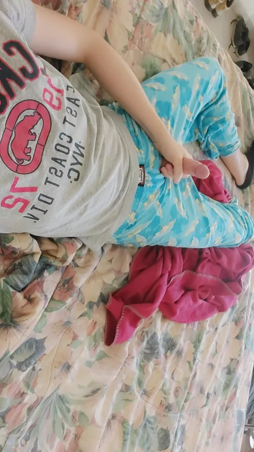 My lil friend says good morning to y'all :)