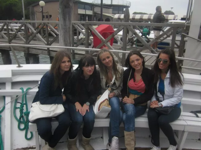 Rank girls on a boat