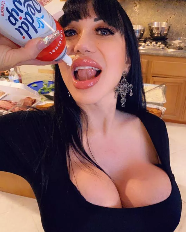 That sexy mouth was made to suck dick!