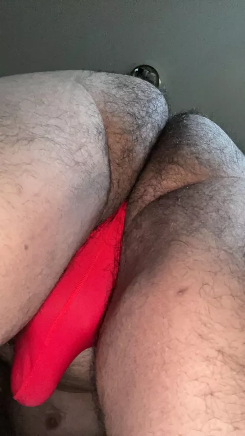 Who likes hairy ass?