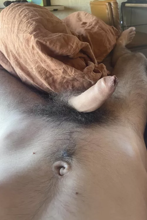 (19) Any foreskin lovers? 🤪