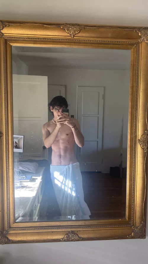 20 hmu if you’re around my age and have a face pic