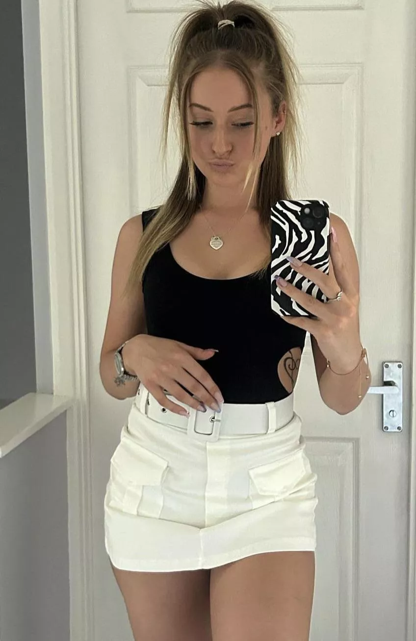 21 year old very experienced Cuck couple here looking for a bull to fuck her. Ideally an older bull. 21 year old very experienced Cuck couple here looking for a bull to fuck her. Ideally an older bull.