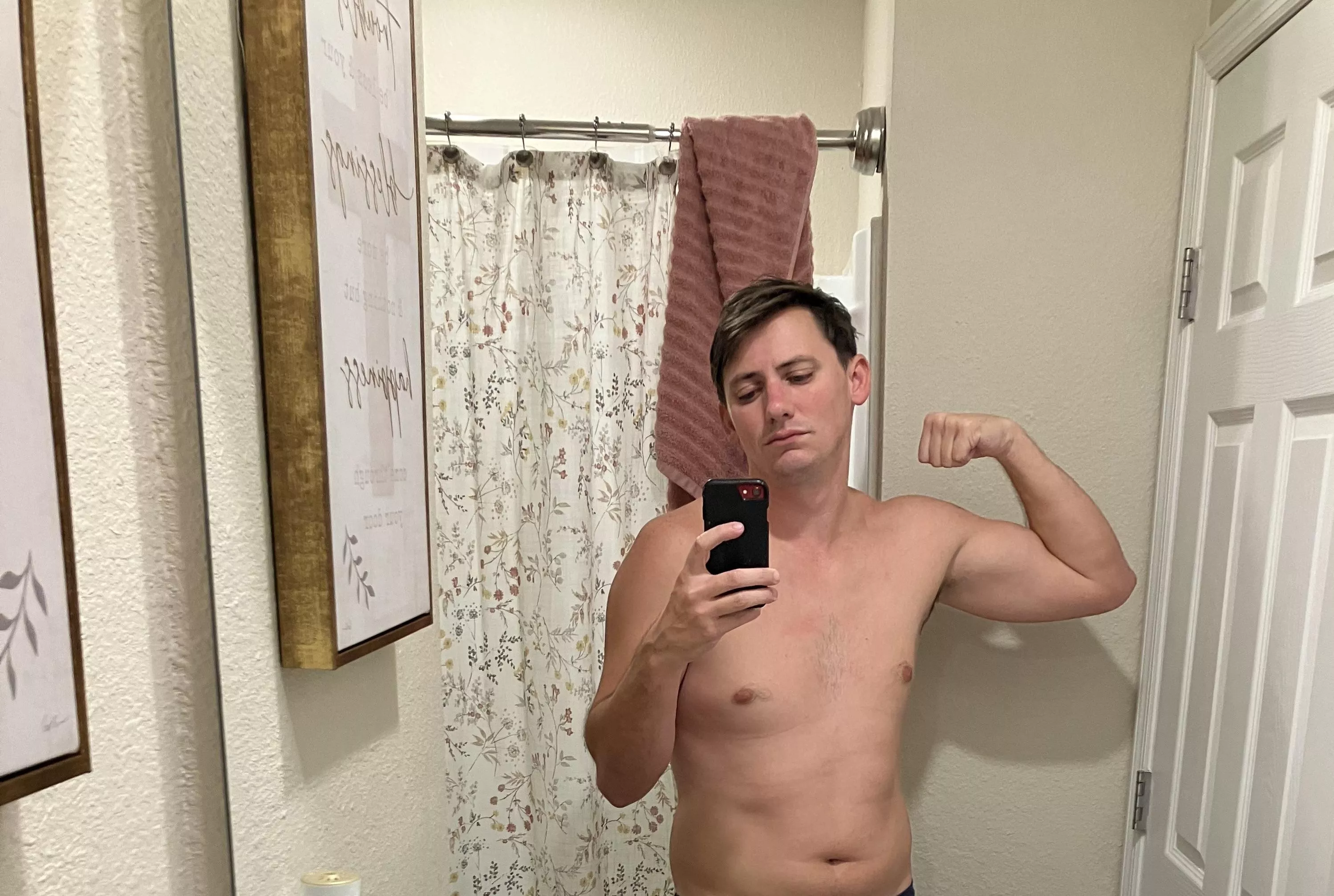 [30] no shot at abs but at least my workouts keep my arms looking good 😊 DMs welcome