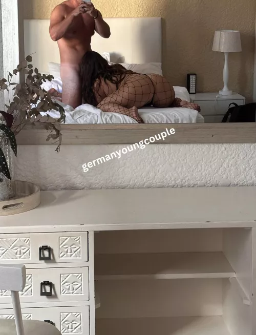 Advent calendar door 10: If you had to pick, would you rather be on the front or the back? 😈 (f19) and (m24) from Germany