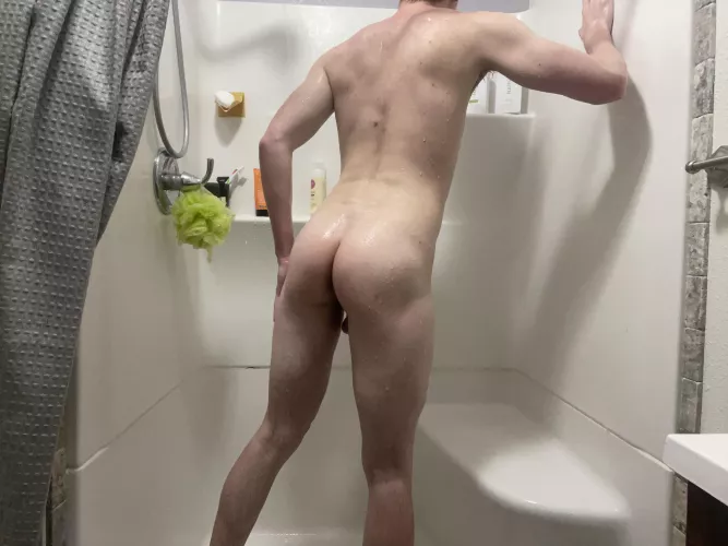 Always showing this booty🥵