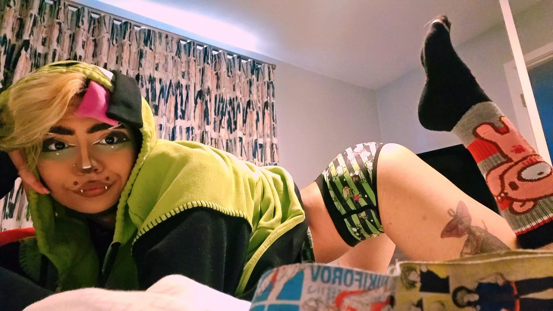 Am I living your scene dream? Or am I your wet scene dream?