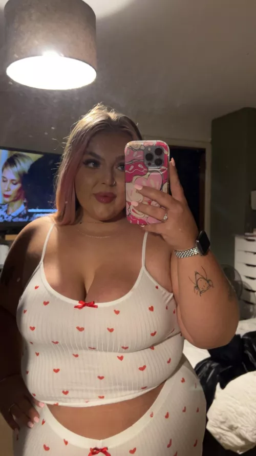 anyone wanna have some fun with a fat girl like me?