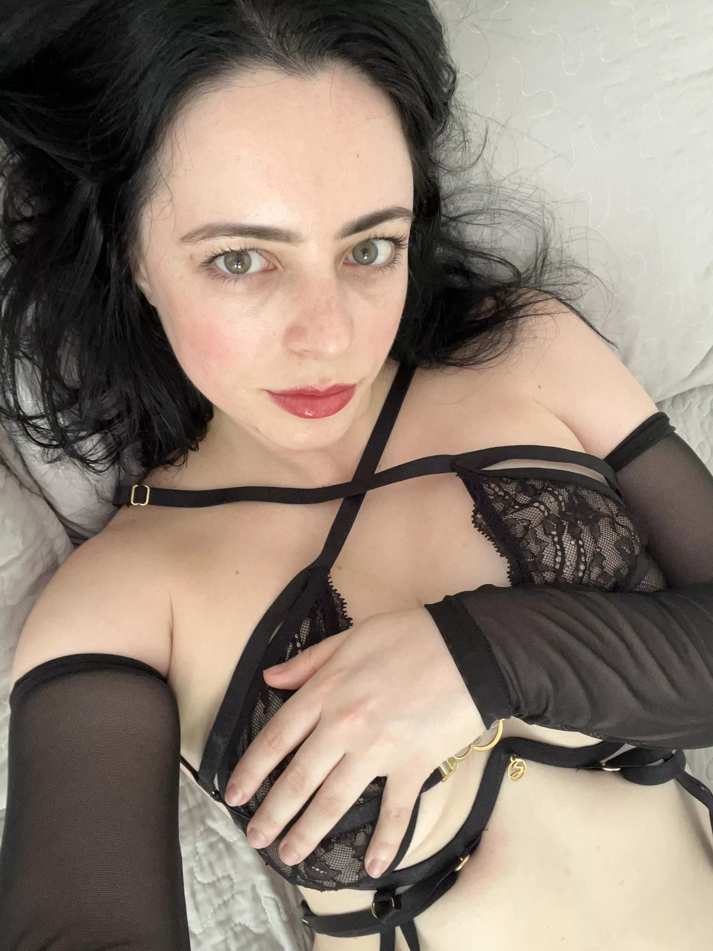 Are smart and kinky girls your type?