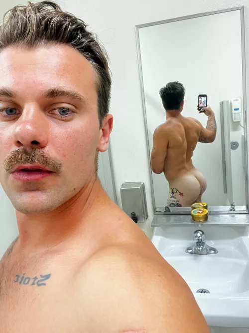 Cheeky bathroom selfie