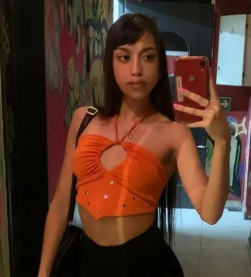 I love how orange looks on me🧡