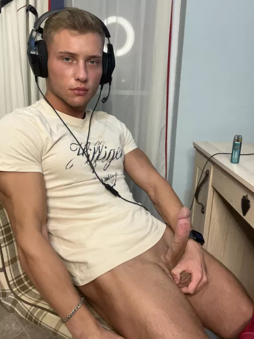 I need your hole right now