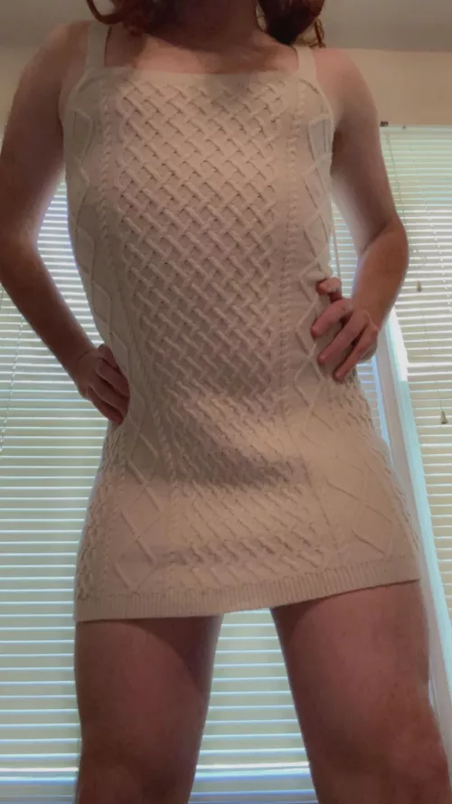 I wish I could wear this dress to all the holiday parties! 🤍