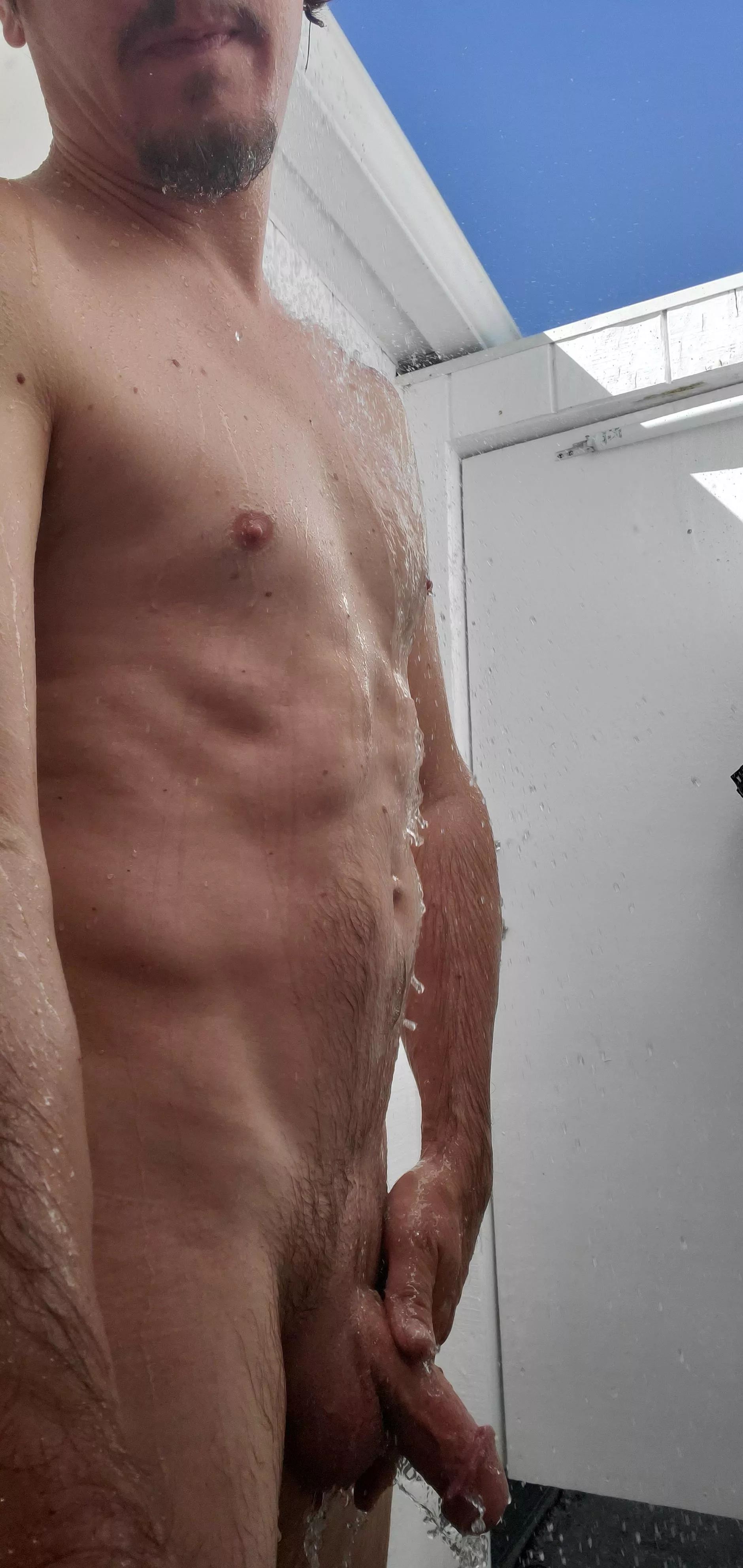 Mmm...outdoor showers 💦