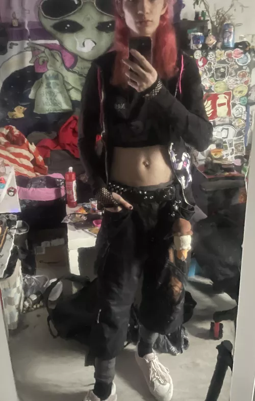 Nice emo fem outfit ~