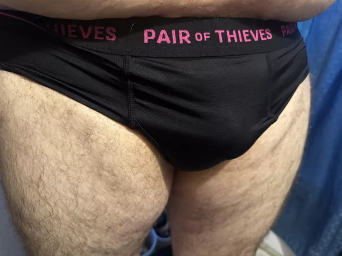 Pair of thieves are so comfortable.