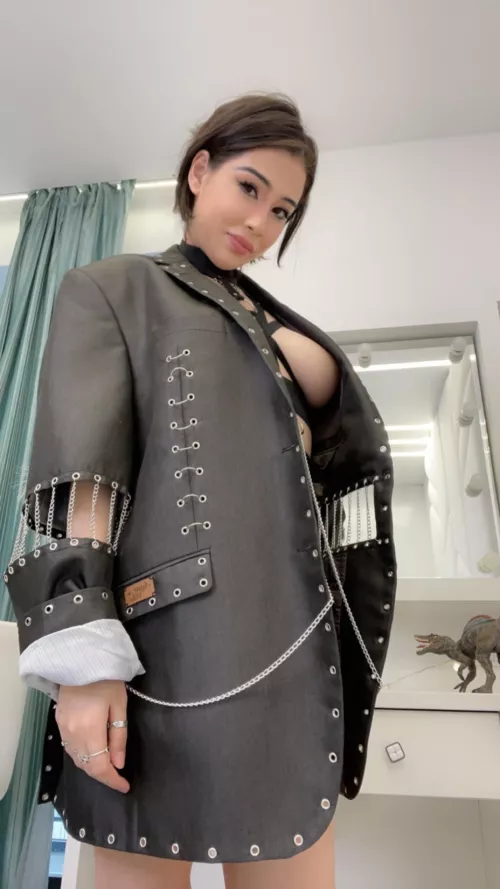 Peek a boob! I see youuuuu