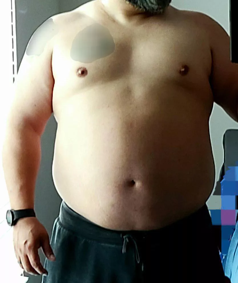 Post work, pre shower body. Care to join me for an early dinner? (40)