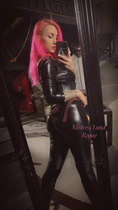 Pvc and latex catsuits are my favourite to fuck you in 😈
