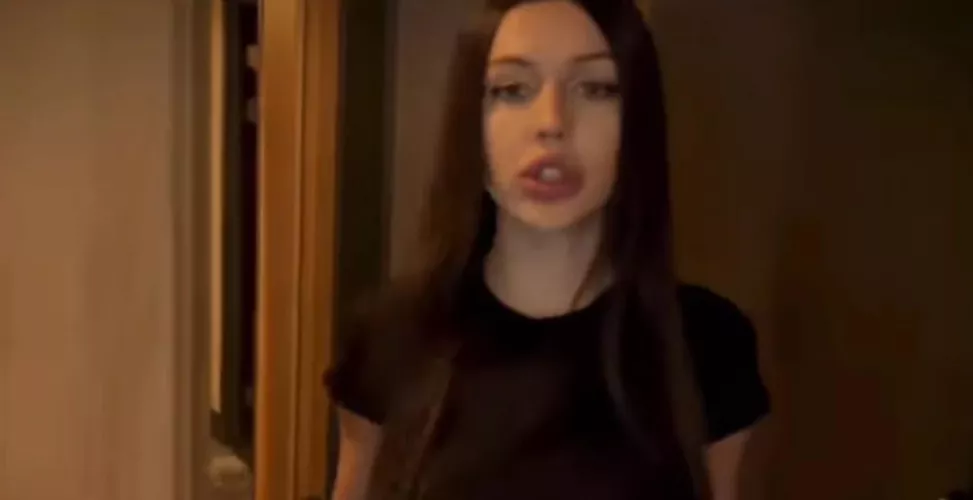 someone knows her name?