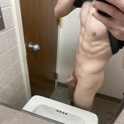 Upvote if your horny 😈