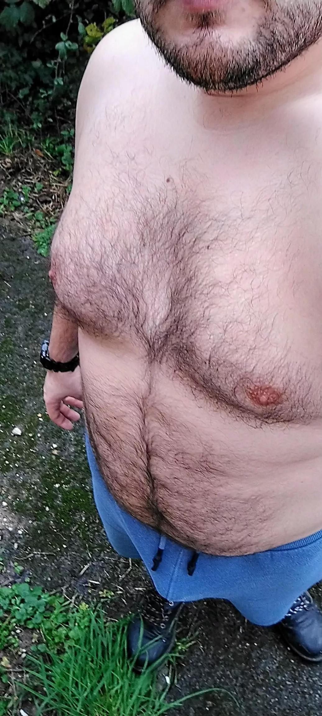 Walked around shirtless, then went and sucked a guy off behind a building, was a fun morning 😅