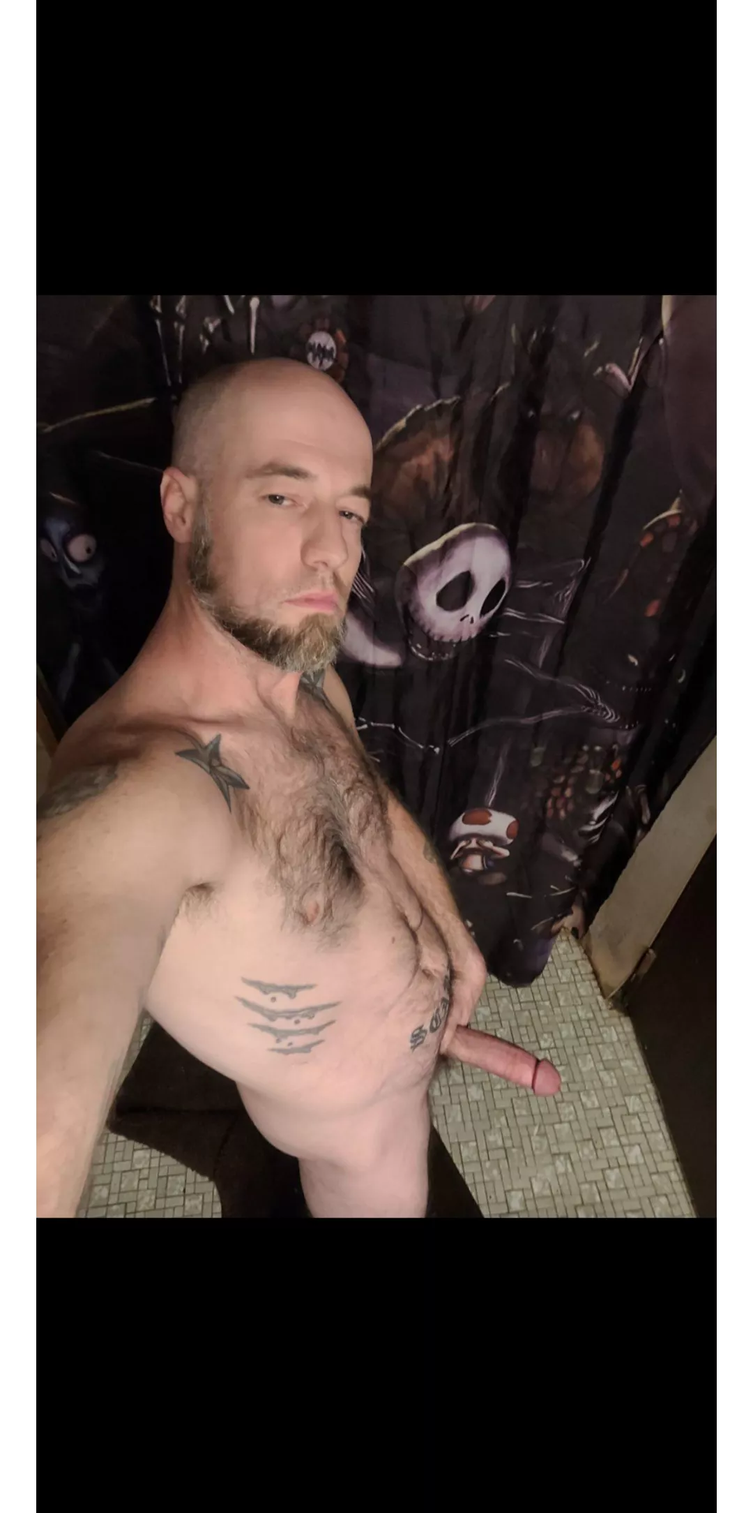 Who likes dad bods and tattoos?