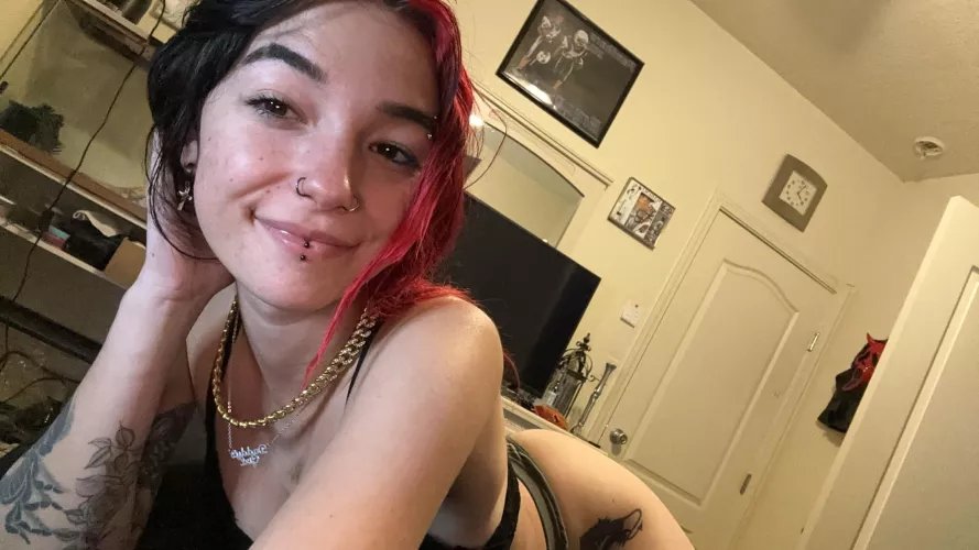 Who´s fit enough to spank my ass?