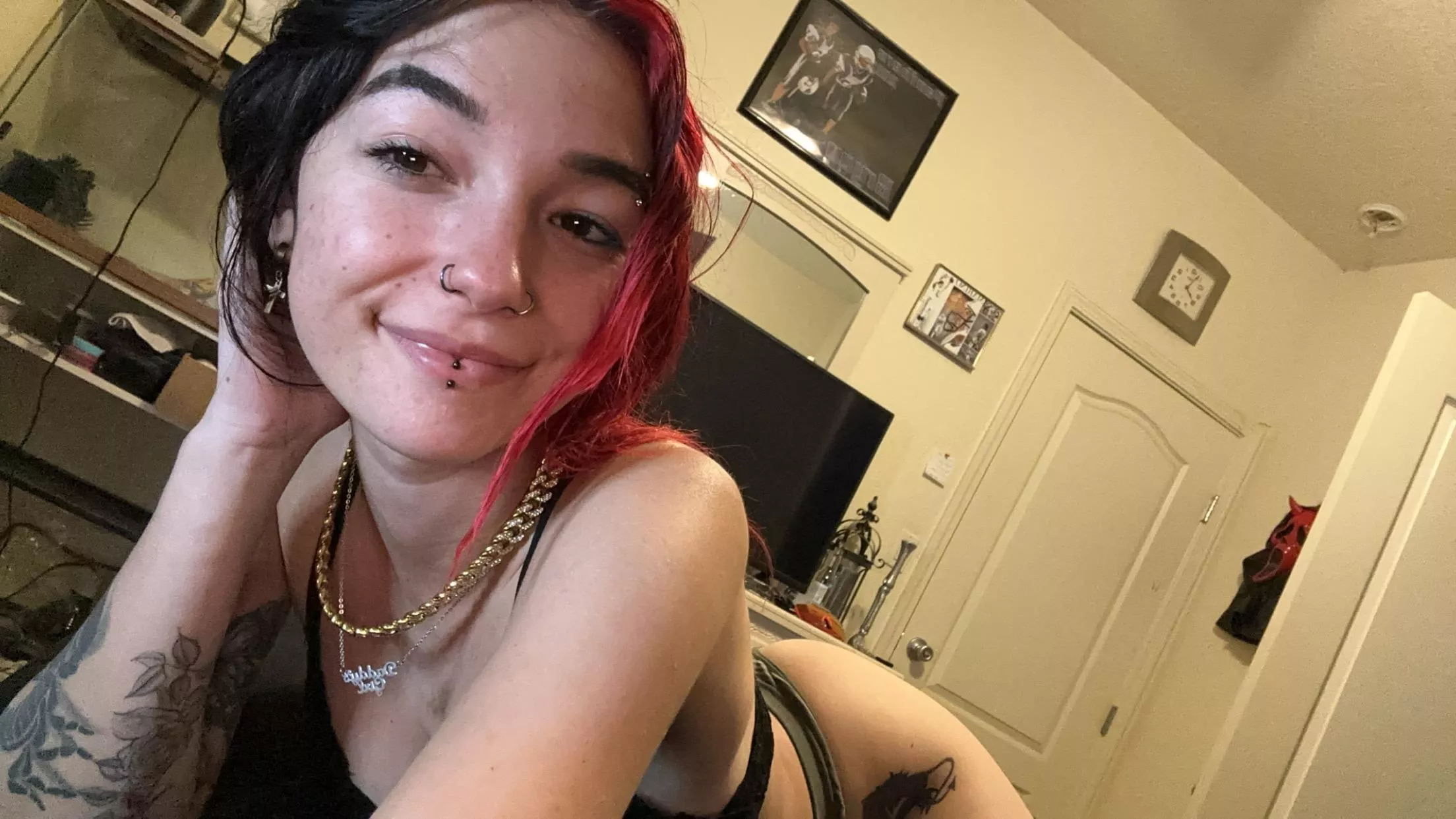 Who´s fit enough to spank my ass?