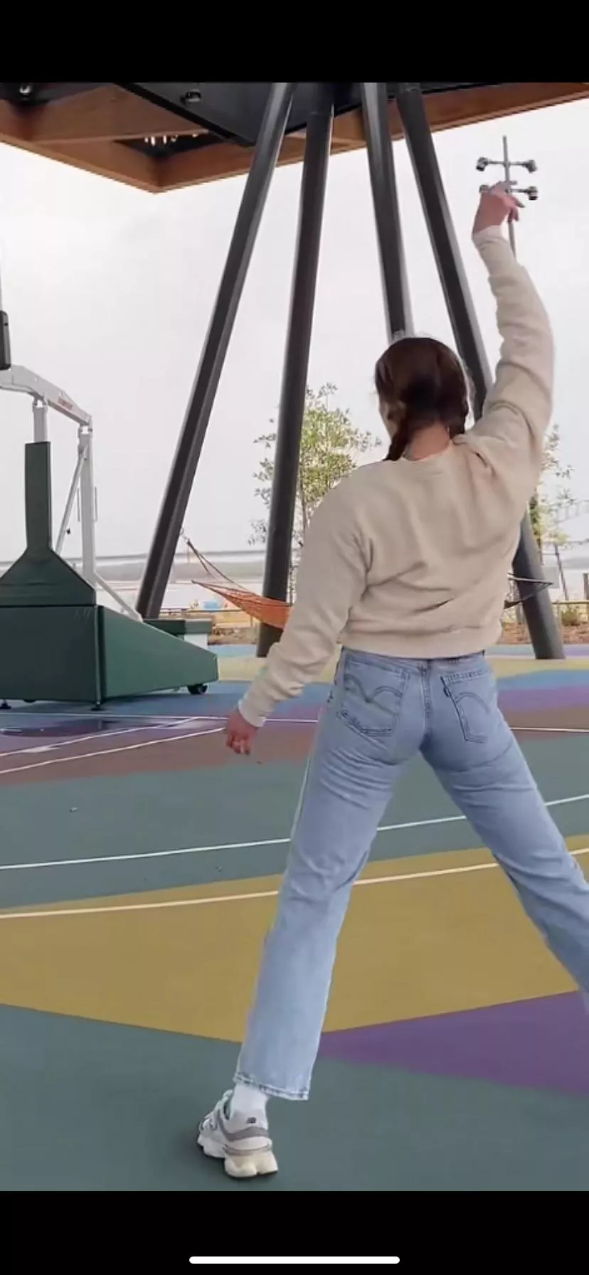 Who’s into pro athletes? I can feed them if you dm me