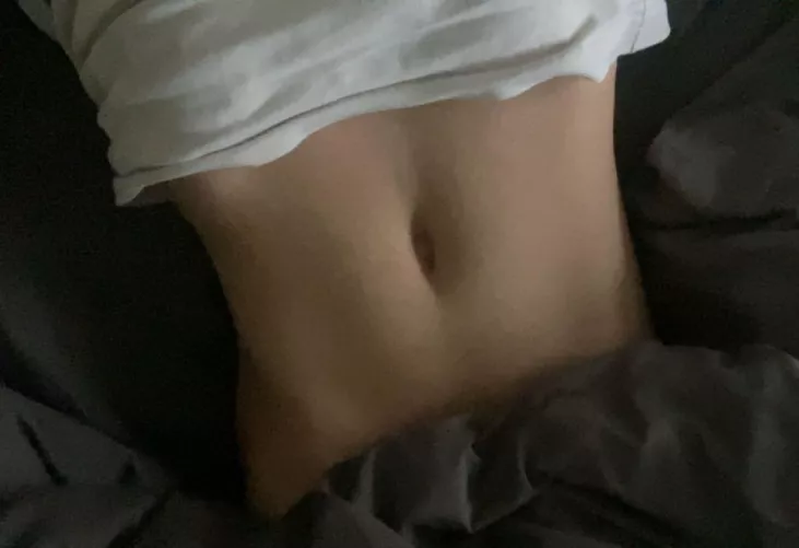 18 is it true guys like boys with tiny waists..? 🥺
