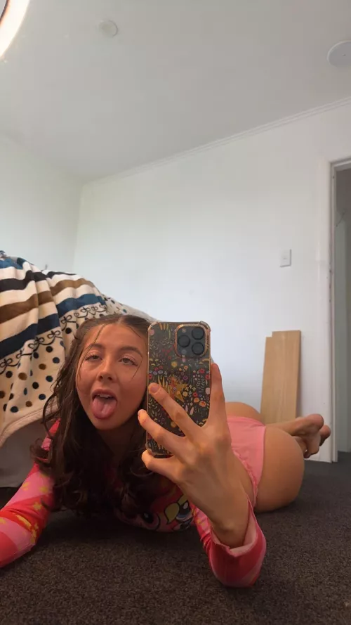 18F And loves to see al the corners of the room