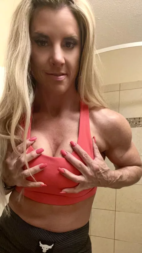 Anna Fine - Matching nails and sports bra... feeling sexy
