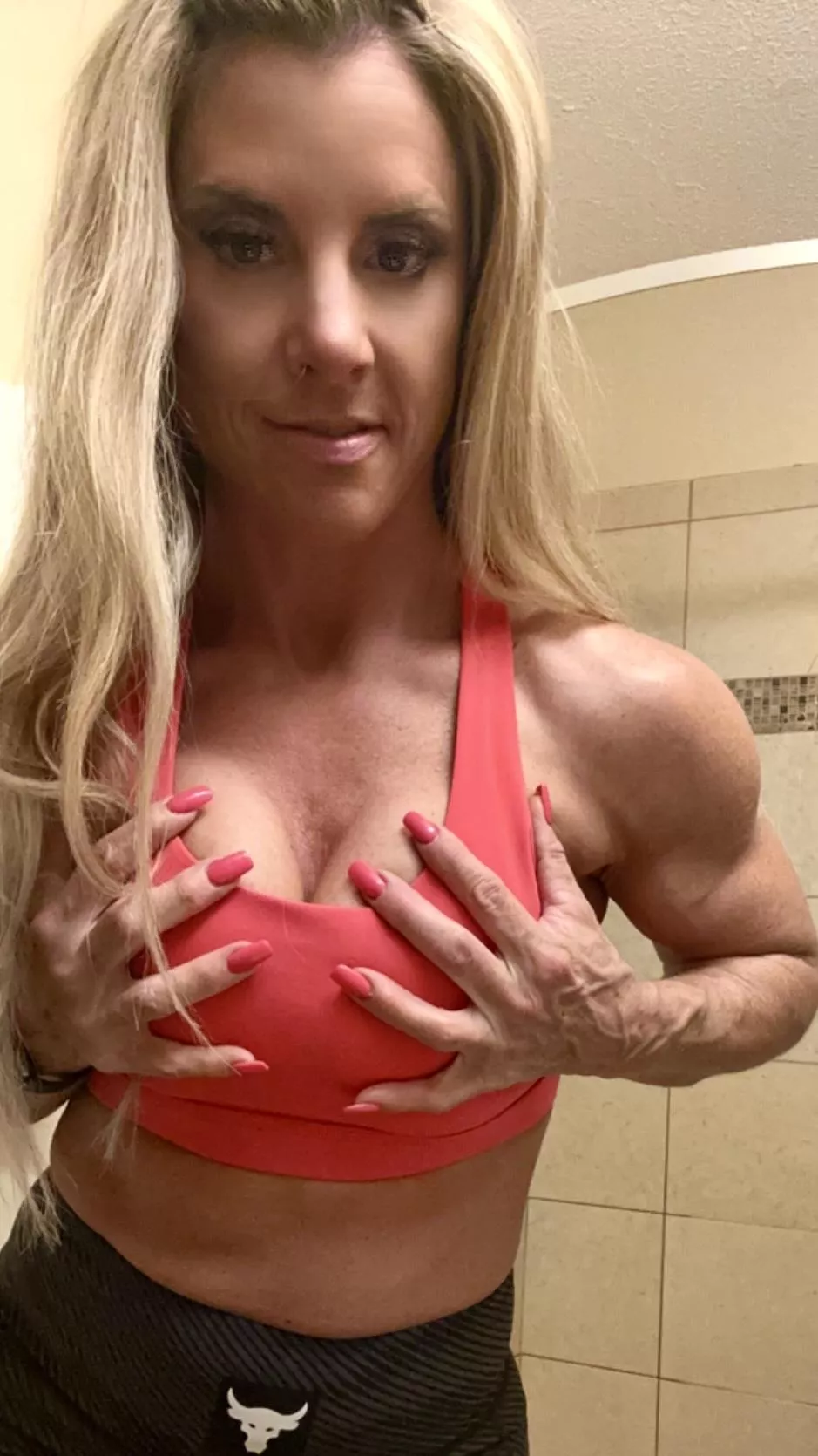 Anna Fine - Matching nails and sports bra... feeling sexy