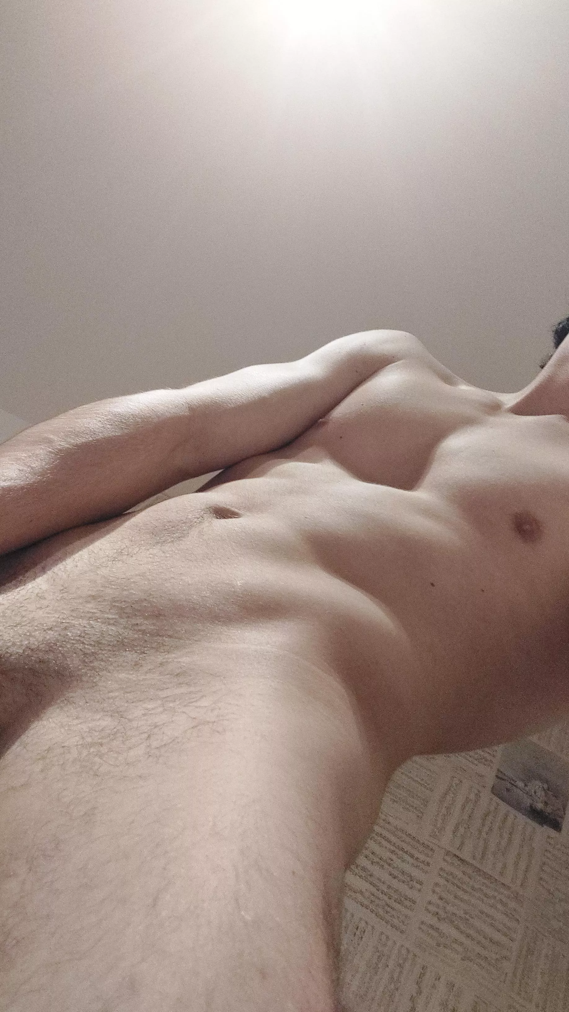 Any fit bros wanna jerk off (raul_knall)