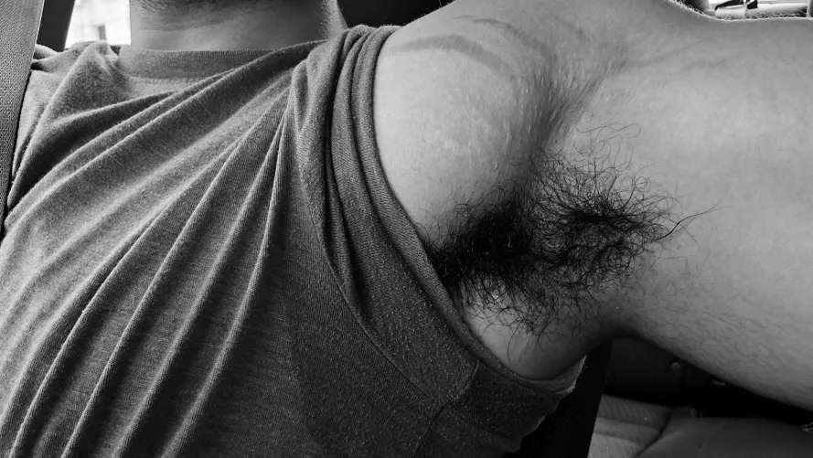 Any gym bro wanna sniff my sweaty pits after the gym?