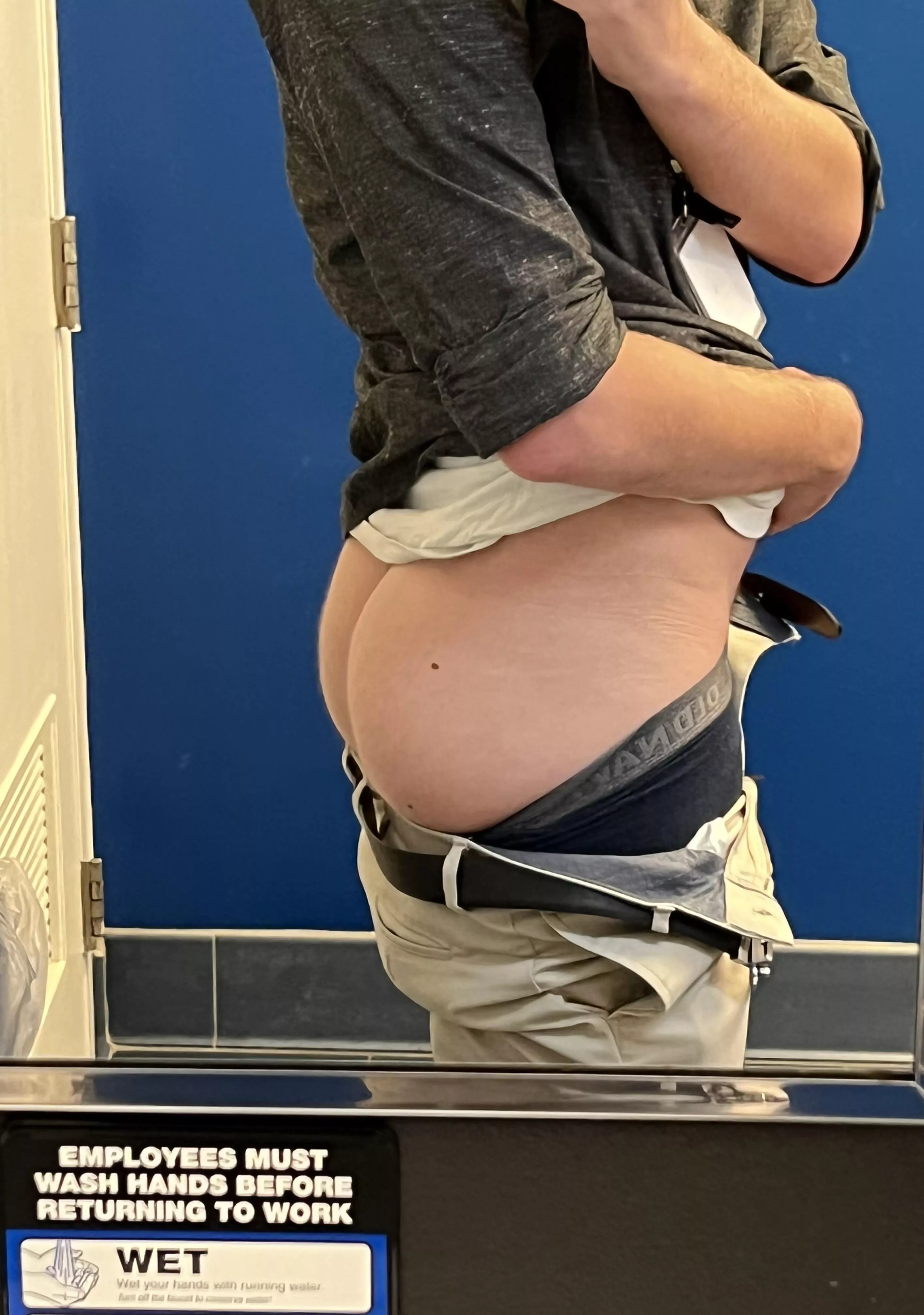 Any tops who like risky public?