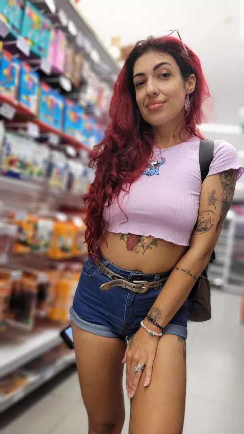 Brazilian MILF buying office supplies