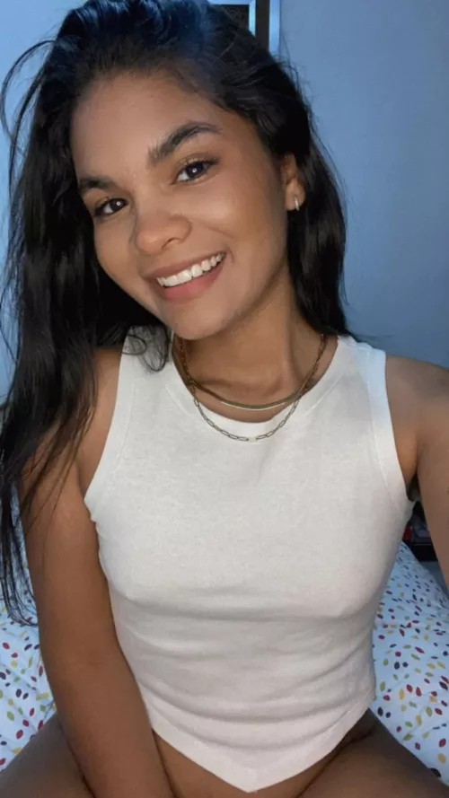 Can you see the outline of my Latina nipples through the shirt hehe... Come and grab them ;)